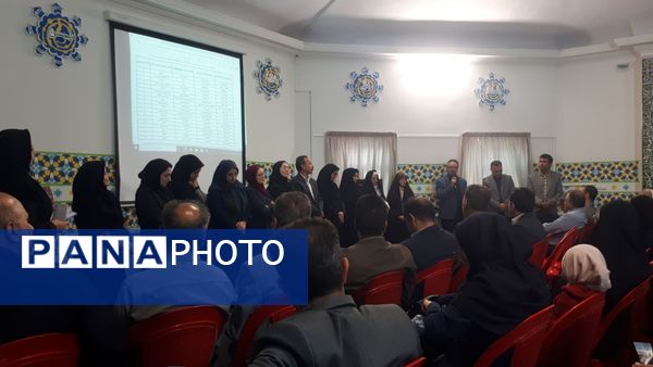 جلسه مجمع عمومی انجمن اولیا و مربیان در دبیرستان شاهد شهید حمامی ناحیه 6 مشهد