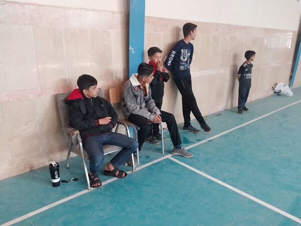 شادی و هیجان دانش‌آموزان در سالن ورزشی 