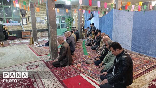 برپایی سفره‌های افطار ساده در شهر سفیددشت 