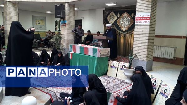 دانش‌آموزان هنرستان فاطمیه از شهید گمنام استقبال کردند