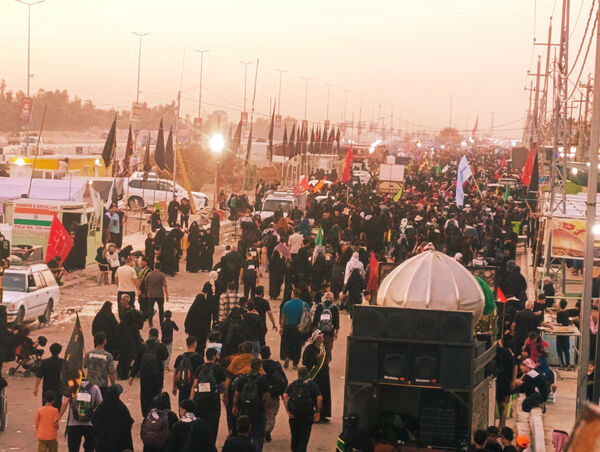 عاشقان حسینی در مسیر پیاده‌روی اربعین حسینی