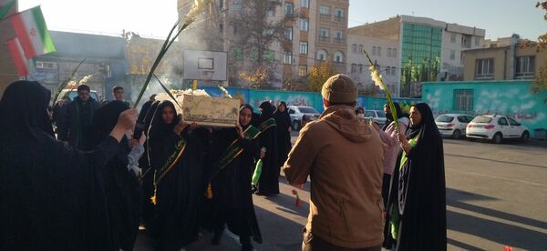 مراسم استقبال از شهدای گمنام در دبیرستان شهید صدوقی ناحیه 2 کرج 