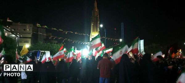 نمایش توان دفاعی کشور در میدان امام حسین (ع) یزد