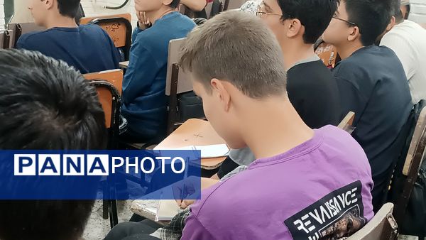 جلسه تبادل تجربه با رتبه ۵ کنکور در دبیرستان شاهد ابوذر غفاری 