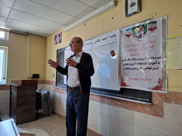 نشست دانش‌آموزی در راستای کیفیت‌بخشی به آموزش در دبیرستان دخترانه نبوت صفادشت