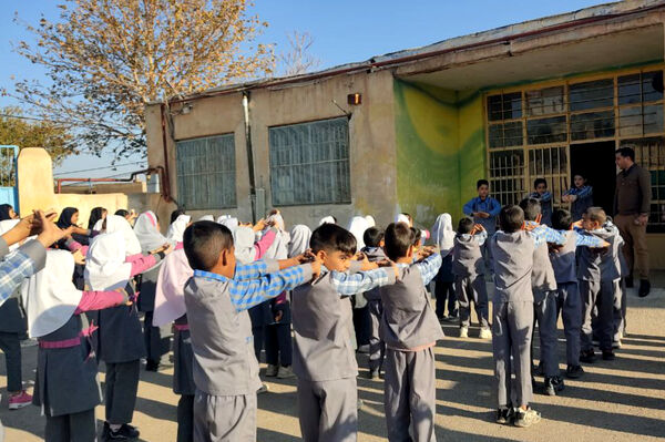 مراسم صبحگاهی دبستان شهید رحمت الله قلعه یزدانی و آموزشگاه آیت الله اراکی