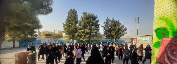 صبحگاه دبیرستان دخترانه دوره اول پروین اعتصامی  روستای انداد