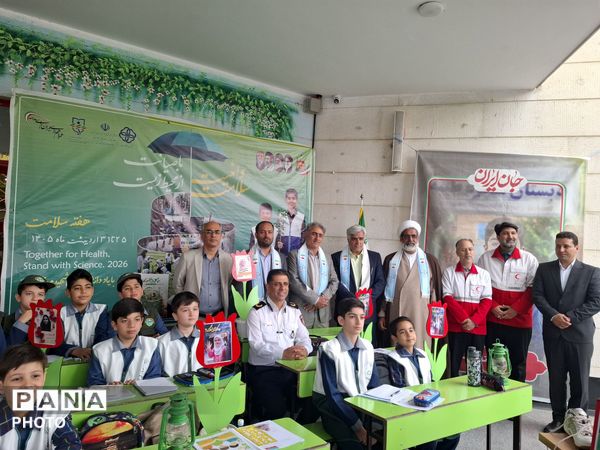 کاشت نهال به یاد دانش آموزان شهید میناب در دبستان آرمینه مصلی نژاد
