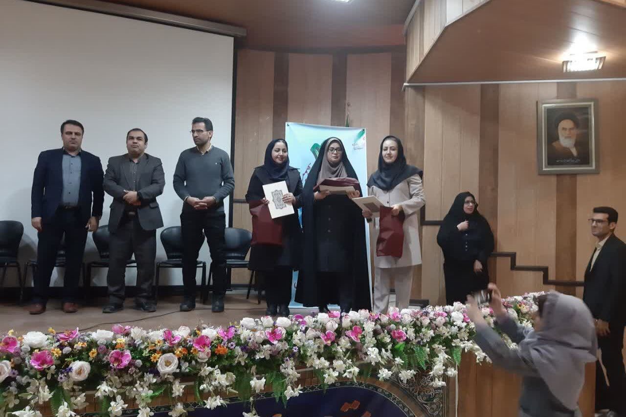 مراسم تجلیل از برگزیدگان جشنواره های فرهنگی هنری کانون‌ فرهنگی وتربیتی حضرت زینب (س) ناحیه۳ شیراز 