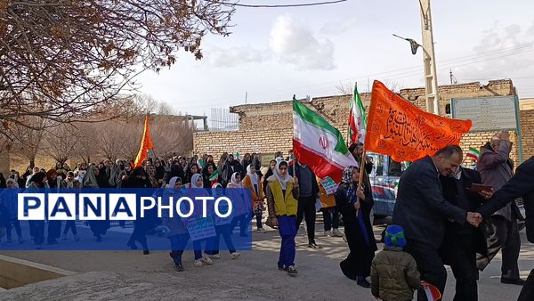 حضور گسترده مردم سفیددشت در راهپیمایی ۲۲ بهمن