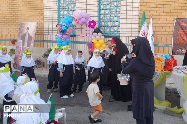 جشن «شکوفه‌های بهشتی» در دبستان محدثه شاهد ورامین