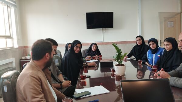 جلسه همکاری کمیته امداد و شورای دانش‌آموزی در آموزش و پرورش ناحیه ۲ کرج و شهرستان فردیس 