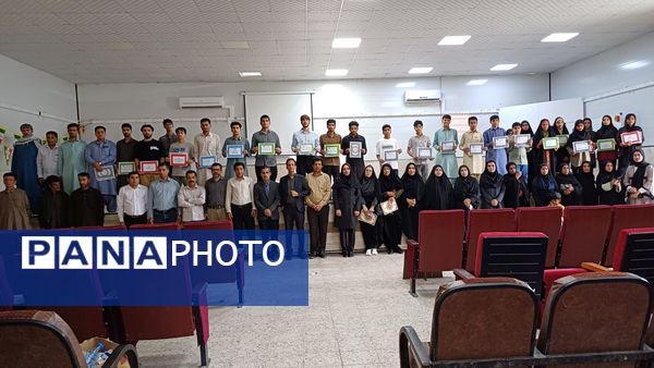 درخشش دانش‌آموزان نخبه قلعه‌گنج در جشن تقدیر کانون قلم‌چی