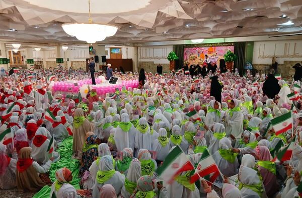 جشن تکلیف 3 هزار نفری دختران در حرم حضرت معصومه(س)