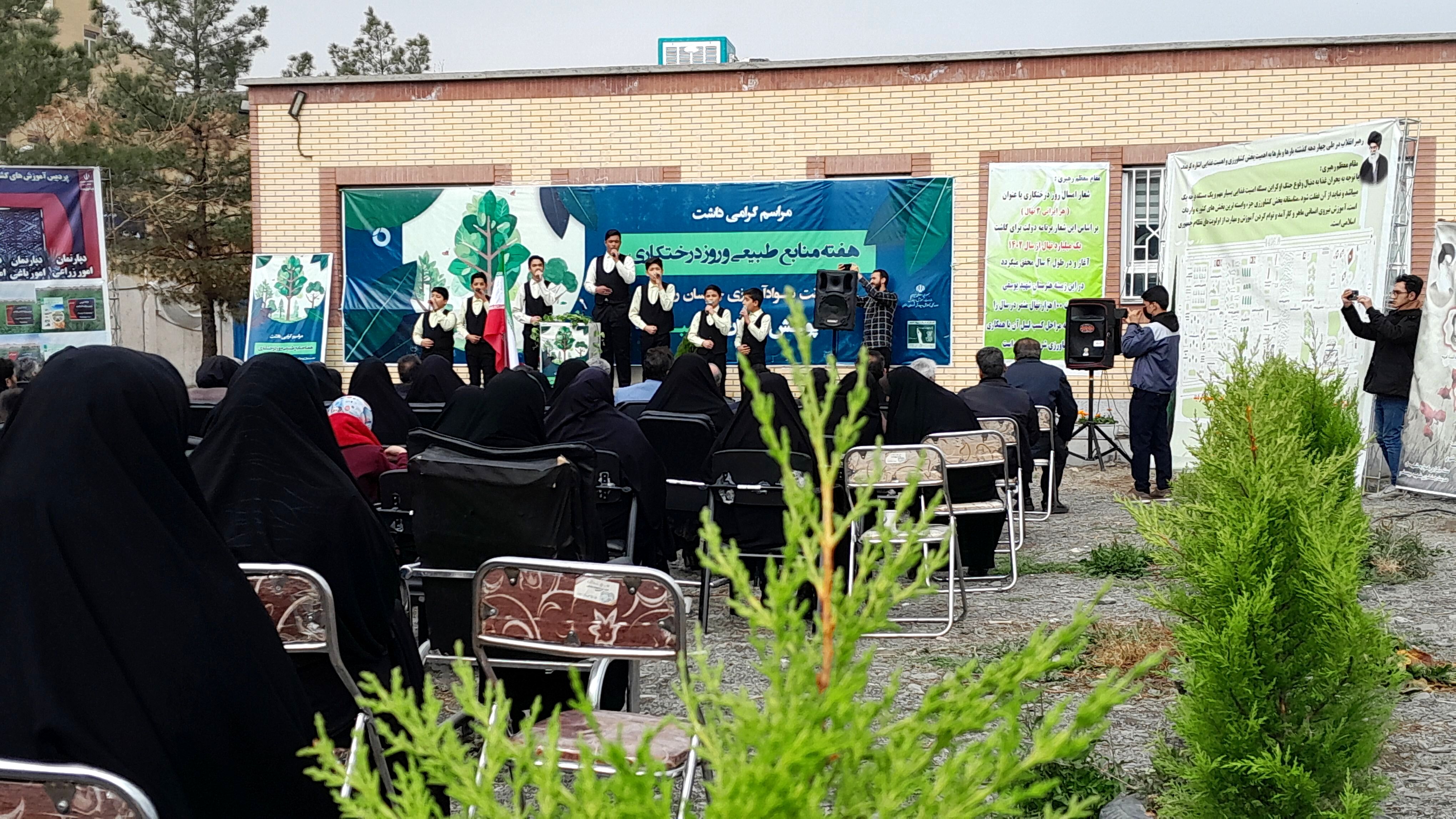 تمام مسئولان برای تحقق شعار «هر ایرانی 3 نهال» همت کنند