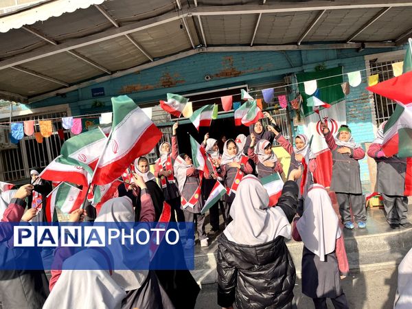جشن با شکوه دهه فجر در دبستان صدف