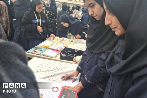 برگزاری بازارچه غذا و صنایع‌دستی در دبیرستان ستارگان۲
