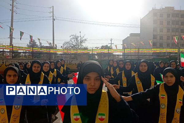 نمایشگاه بسته «ایرانمون» در دبیرستان نرجس یک