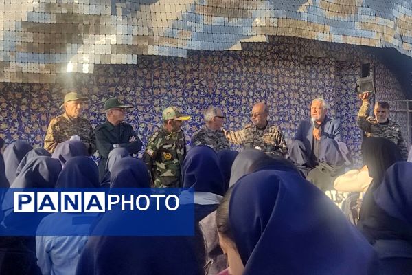 اردوی آمادگی و دفاعی دانش‌آموزان پایه نهم مدرسه فرشتگان در موزه دفاع مقدس