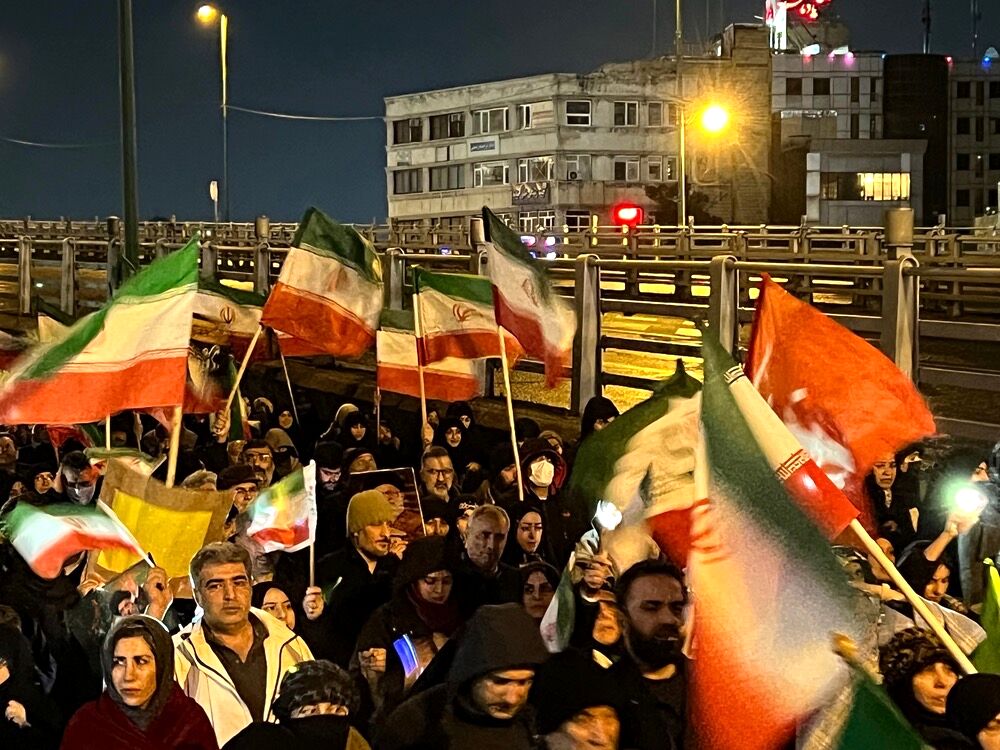 مردم کرج بعد از آغاز سال نو باسیلی از جمعیت حضور‌خود را نشان دادند 