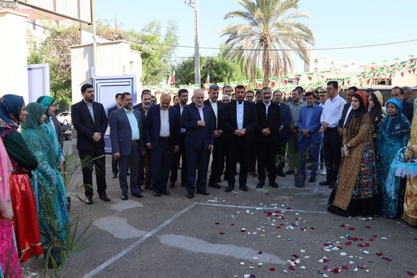 نواختن زنگ آغاز سال تحصیلی در دبیرستان شهیده سهام خیام  شاهد بوشهر