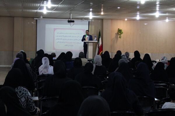 برگزاری جلسه انجمن اولیا دبیرستان شاهد بندرعباس 