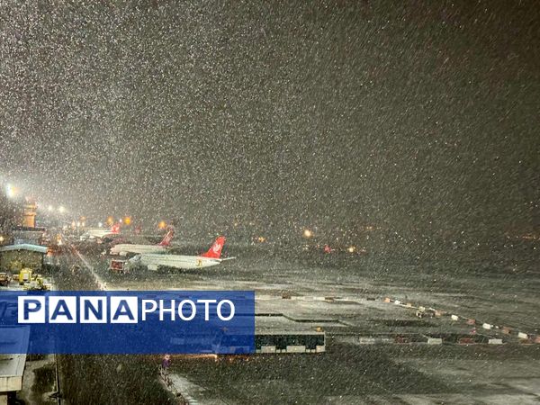 ۱۳ ساعت بعد از بارش برف در فرودگاه شهید هاشمی نژاد مشهد