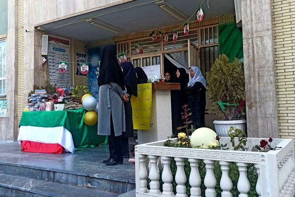 گرامیداشت ۱۳ آبان و یاد شهدای دانش‌آموز سال 57 در دبیرستان فرزانگان قوچان
