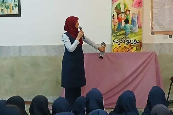دهه فجر با رنگ شادی در دبستان سیاح‌مقدم رباط‌کریم