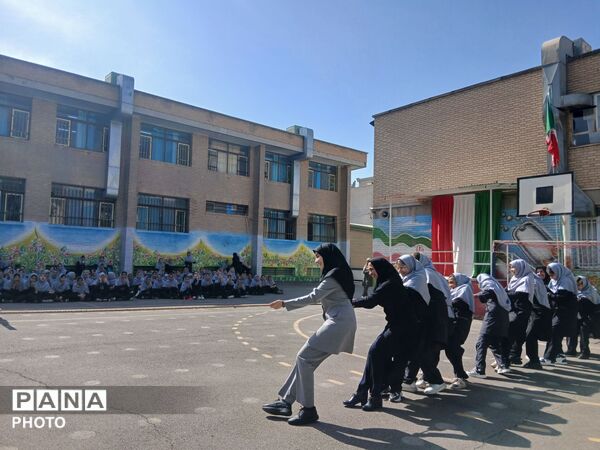 جشن همدلی در دبیرستان پونه رونقی منطقه ۱۵