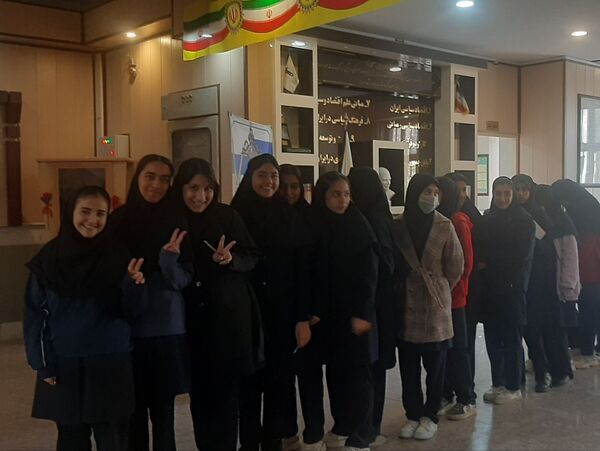 انتخاب نماینده دانش آموزان در دبیرستان نمونه فرهنگ مهشید مصلی نژاد ناحیه ۶