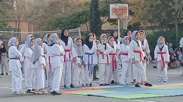 برگزاری المپیاد ورزشی دانش‌آموزان با هدف ترویج نشاط و سلامت در مدرسه پنجم مهر