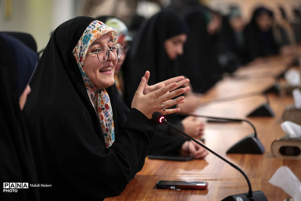 نشست صمیمی معاون پرورشی و فرهنگی وزیر آموزش و پرورش با دانشجویان رشته امورتربیتی و مسئولان تشکل‌های دانشجویی دانشگاه فرهنگیان