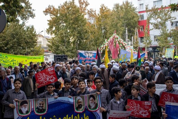 شرکت پرشور دهه هشتادی و نودی‌‌های شهر محلات در یوم‌الله ۱۳ آبان