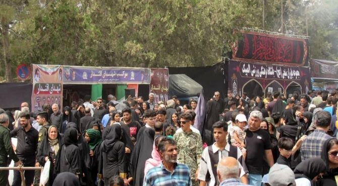 موکب عشاق‌الحسین سازمان دانش‌آموزی در مسیر پیاده‌روی جاماندگان اربعین آزادشهر برپا شد