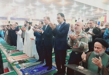 نماز با شکوه عید سعید فطر در بوشهر