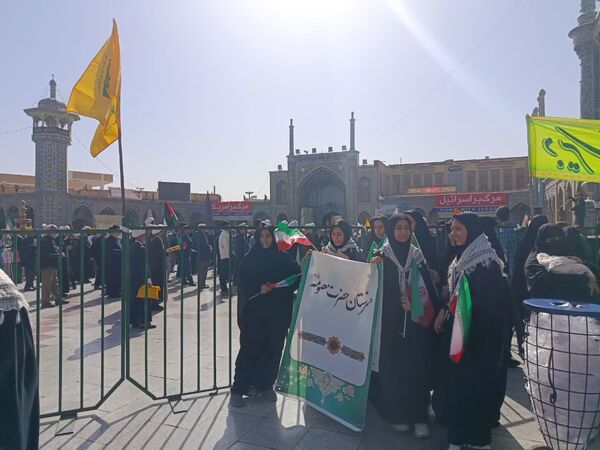 جلوه هایی از حضور مردم قم در راهپیمایی یوم الله 13 آبان