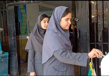 هدف از جشن عاطفه‌ها آموزش عملی کمک‌رسانی به دانش‌آموزان است