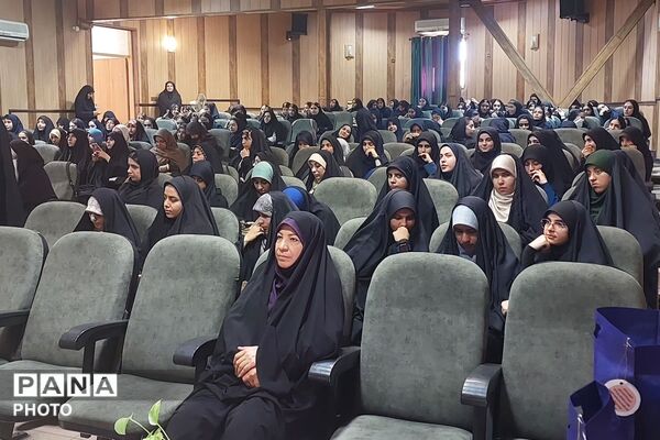 آیین تجلیل از فرماندهان واحدهای بسیج دانش‌آموزی در شیراز