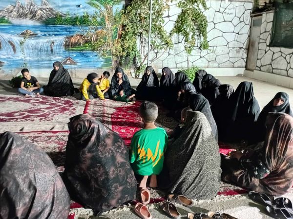 مراسم عزاداری ماه صفر در روستای نقاب با وجود قطع برق