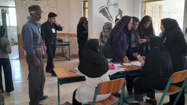 تیم درمانی درمانگاه بسیجیان آشخانه به اهالی روستای چخماقلو