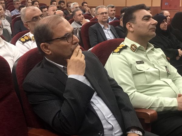همایش تجلیل از مدیران و کارکنان نمونه شهرستان محمودآباد 