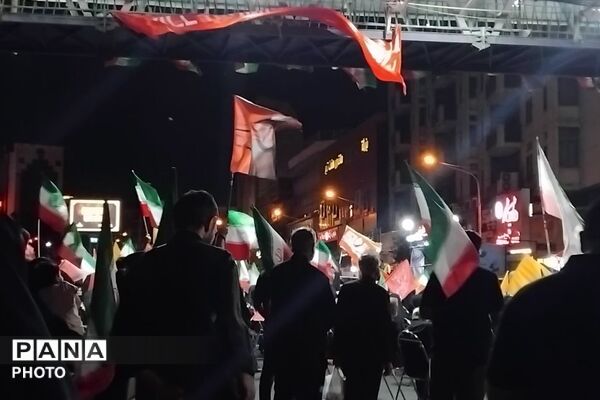 حضور پر رنگ مردم تهران در تجمعات شبانه