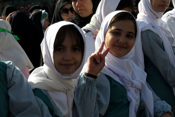 تجلی اتحاد دانش‌آموزان اسلامشهر در ۱۳ آبان