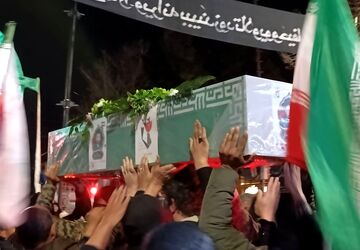 تجمع گسترده مردمی در مسجد جامع نیشابور برای خونخواهی رهبر شهید