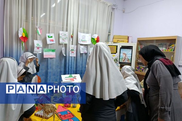  نمایشگاه دستاوردهای انقلاب و روایت‌های فجر در دبستان سمیه شهریار