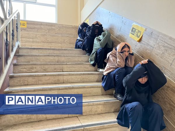 مانور زلزله در مدرسه بانو خاکره شیراز