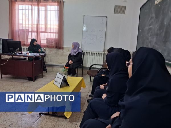 جلسه شورای دانش آموزی فاطمیه؛ از پیشنهاد تا اجرا