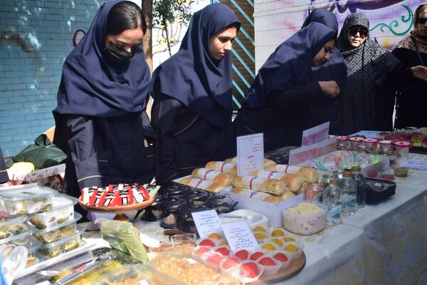  دانش‌آموزان هنرستان نرگس در نمایشگاه فنی و هنری درخشیدند