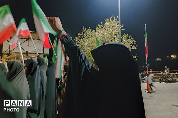 یک دنیا شاهد و مبهوت از حضور خیابانی مردم شهر بار